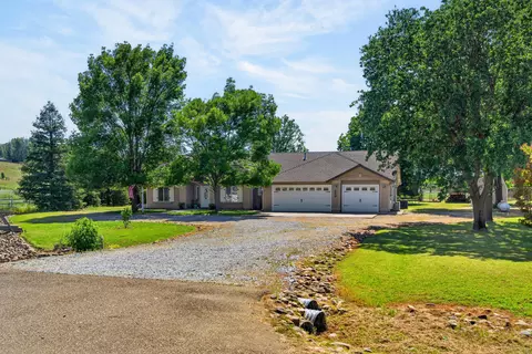 19395 Plateau Dr, Cottonwood, CA 96022