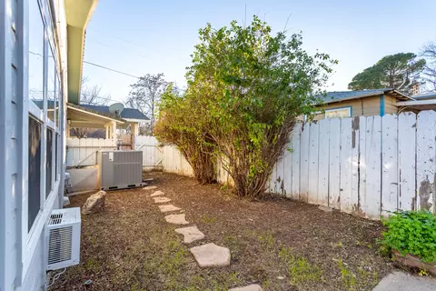 Exterior - 406 S Jackson St, Red Bluff, CA 96080 photo 6 of 10