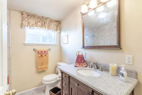 Bath - 406 S Jackson St, Red Bluff, CA 96080 photo 2 of 2