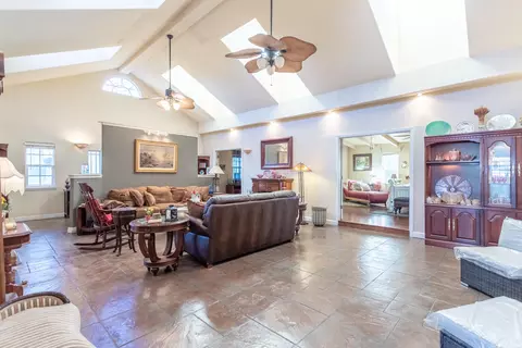 Living - 406 S Jackson St, Red Bluff, CA 96080 photo 1 of 5