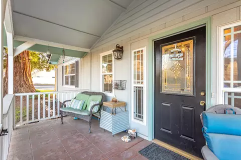 Exterior - 406 S Jackson St, Red Bluff, CA 96080 photo 2 of 10