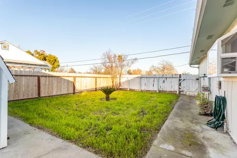 Exterior - 406 S Jackson St, Red Bluff, CA 96080 photo 4 of 10