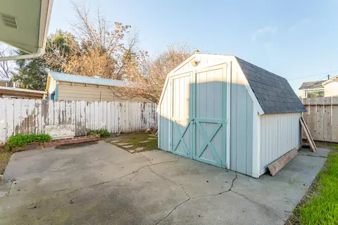 Exterior - 406 S Jackson St, Red Bluff, CA 96080 photo 5 of 10