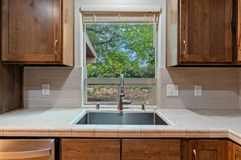 Kitchen - 2068 Park Marina Dr, Redding, CA 96001 photo 1 of 4