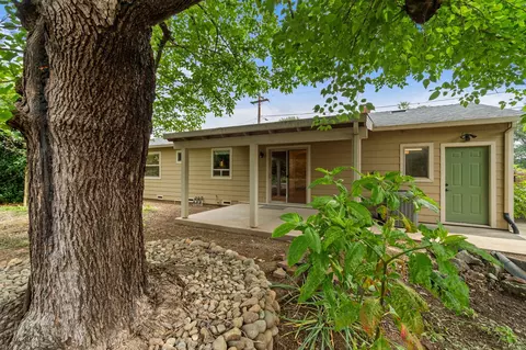 Exterior - 2068 Park Marina Dr, Redding, CA 96001 photo 6 of 12