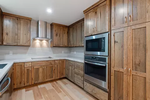 Kitchen - 2068 Park Marina Dr, Redding, CA 96001 photo 3 of 4