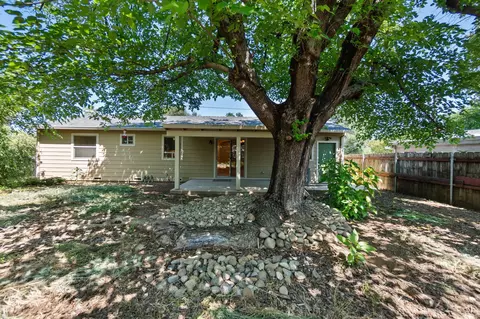 Exterior - 2068 Park Marina Dr, Redding, CA 96001 photo 10 of 12