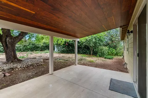 Exterior - 2068 Park Marina Dr, Redding, CA 96001 photo 4 of 12