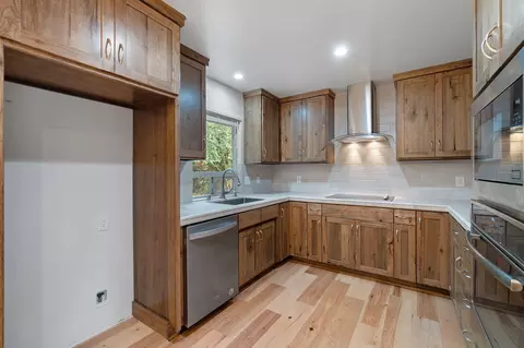 Kitchen - 2068 Park Marina Dr, Redding, CA 96001 photo 4 of 4