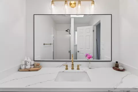 Bath - 1198 Denton Way, Redding, CA 96002 photo 2 of 4