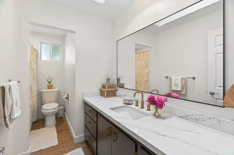 Bath - 1198 Denton Way, Redding, CA 96002 photo 3 of 4
