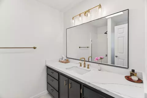 Bath - 1198 Denton Way, Redding, CA 96002 photo 1 of 4