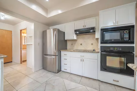 Kitchen - 1988 Mary Lake Dr, Redding, CA 96001 photo 5 of 5