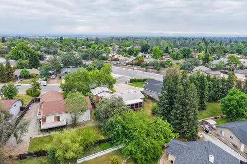 View/Area - 1988 Mary Lake Dr, Redding, CA 96001 photo 3 of 4