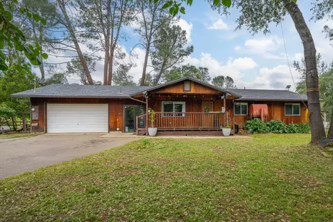 21126 Scheer Dr, Redding, CA 96002