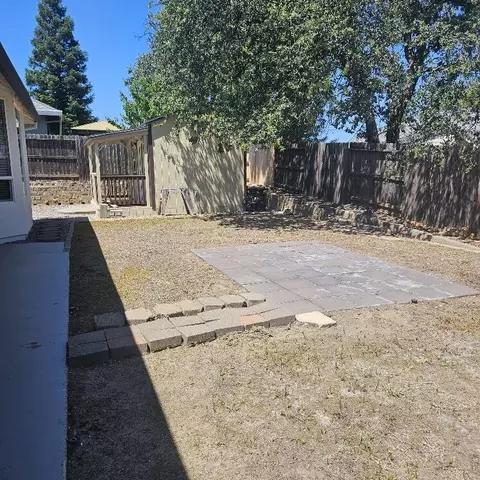 Exterior - 1026 Rollingview Dr, Redding, CA 96003 photo 2 of 6