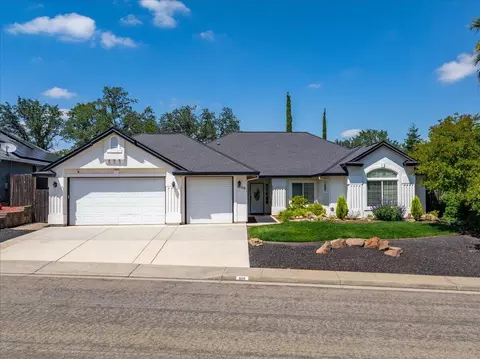 1026 Rollingview Dr, Redding, CA 96003