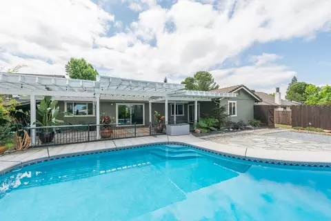 Exterior - 390 Woodhill Dr, Redding, CA 96003 photo 21 of 24