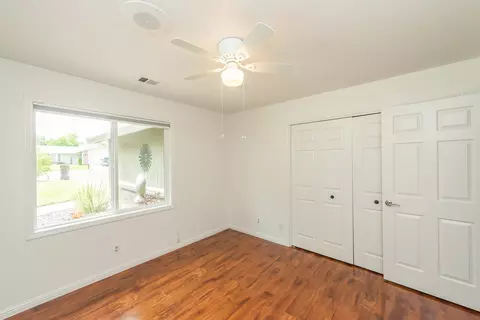 Bedroom - 390 Woodhill Dr, Redding, CA 96003 photo 2 of 4