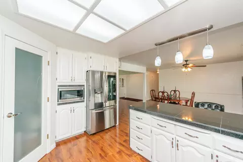 Kitchen - 390 Woodhill Dr, Redding, CA 96003 photo 5 of 7