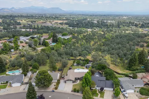 View/Area - 390 Woodhill Dr, Redding, CA 96003 photo 13 of 14