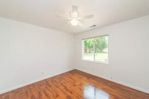 Bedroom - 390 Woodhill Dr, Redding, CA 96003 photo 1 of 4