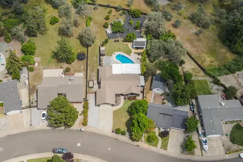 View/Area - 390 Woodhill Dr, Redding, CA 96003 photo 12 of 14