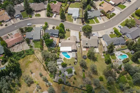 View/Area - 390 Woodhill Dr, Redding, CA 96003 photo 8 of 14
