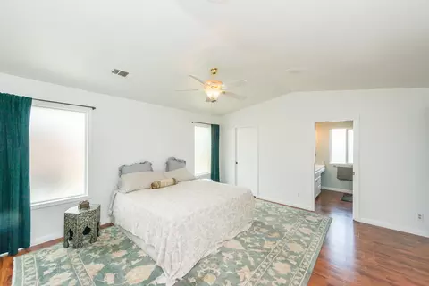 Bedroom - 390 Woodhill Dr, Redding, CA 96003 photo 4 of 4