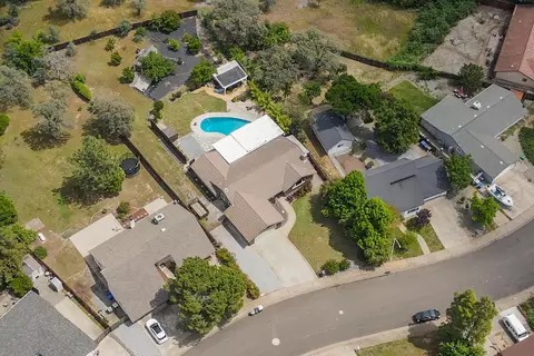 View/Area - 390 Woodhill Dr, Redding, CA 96003 photo 11 of 14