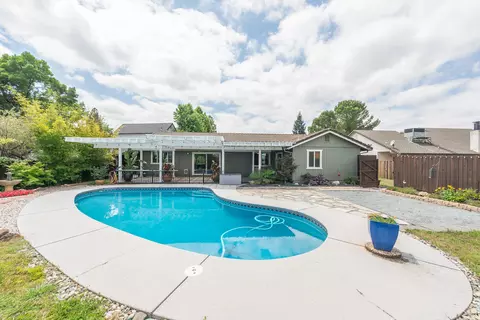 Exterior - 390 Woodhill Dr, Redding, CA 96003 photo 18 of 24