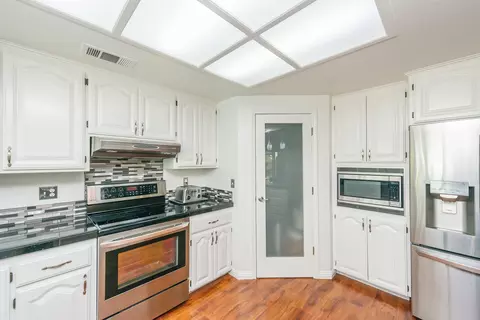 Kitchen - 390 Woodhill Dr, Redding, CA 96003 photo 7 of 7