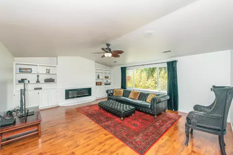 Living - 390 Woodhill Dr, Redding, CA 96003 photo 1 of 4