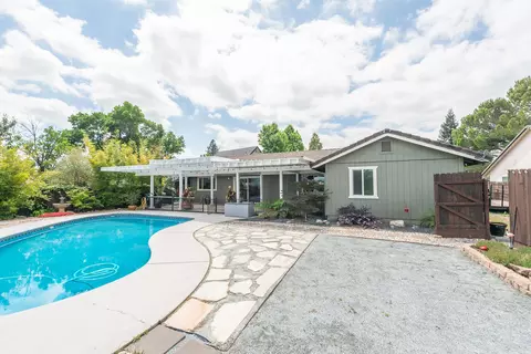 Exterior - 390 Woodhill Dr, Redding, CA 96003 photo 17 of 24