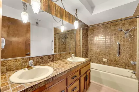 Bath - 6909 Granada Dr, Redding, CA 96002 photo 3 of 4