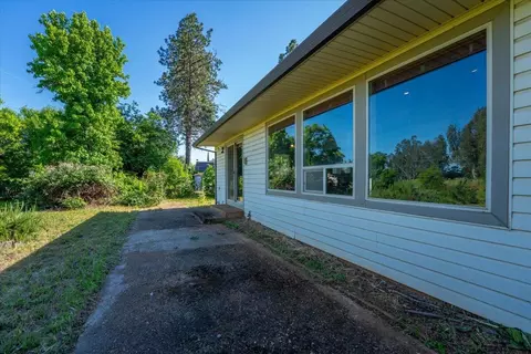Exterior - 6909 Granada Dr, Redding, CA 96002 photo 4 of 8
