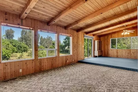 Living - 6909 Granada Dr, Redding, CA 96002 photo 5 of 8