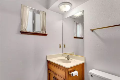 Bath - 6909 Granada Dr, Redding, CA 96002 photo 4 of 4