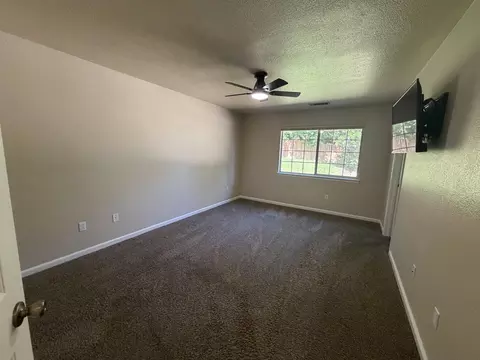 Bedroom - 4572 Moyvane Dr, Redding, CA 96001 photo 2 of 5