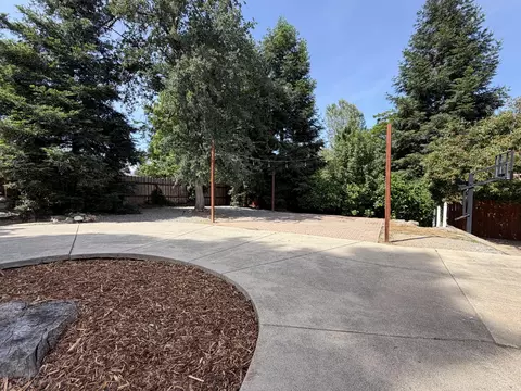 Exterior - 4572 Moyvane Dr, Redding, CA 96001 photo 4 of 7