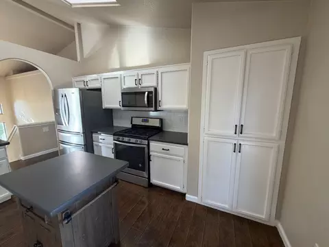 Kitchen - 4572 Moyvane Dr, Redding, CA 96001 photo 4 of 5