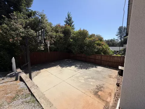 Exterior - 4572 Moyvane Dr, Redding, CA 96001 photo 5 of 7
