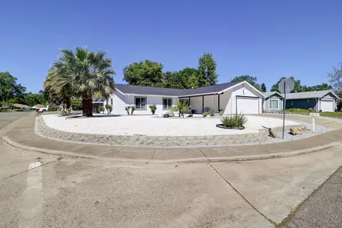 Exterior - 2810 Lakewood Dr, Redding, CA 96001 photo 2 of 10