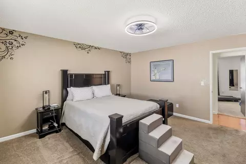 Bedroom - 2810 Lakewood Dr, Redding, CA 96001 photo 3 of 6
