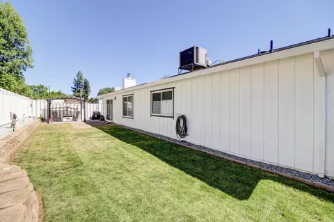 Exterior - 2810 Lakewood Dr, Redding, CA 96001 photo 8 of 10