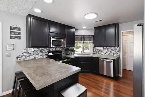 Kitchen - 2810 Lakewood Dr, Redding, CA 96001 photo 1 of 3