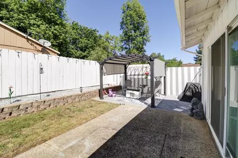 Exterior - 2810 Lakewood Dr, Redding, CA 96001 photo 10 of 10