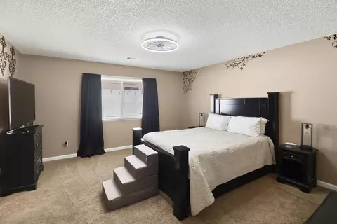Bedroom - 2810 Lakewood Dr, Redding, CA 96001 photo 1 of 6