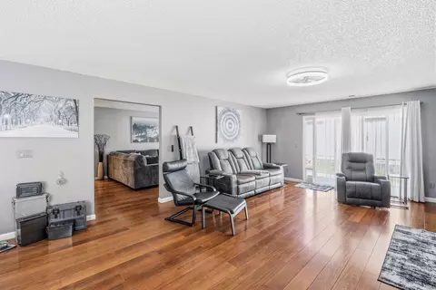 Living - 2810 Lakewood Dr, Redding, CA 96001 photo 1 of 3