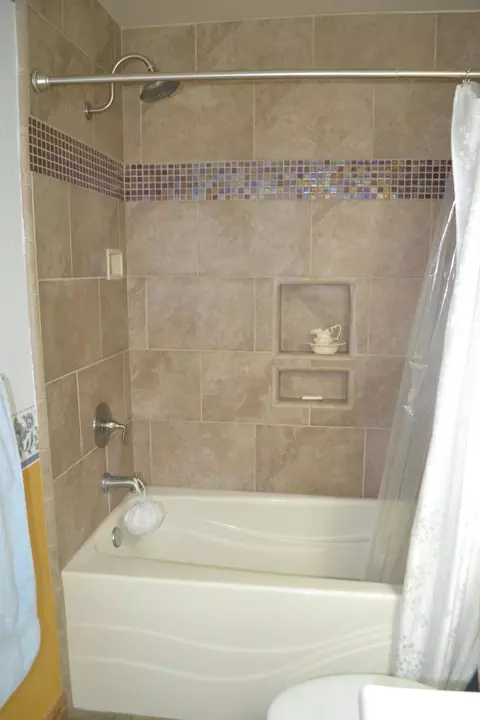 Bath - 6671 Creekside St, Redding, CA 96001 photo 4 of 4